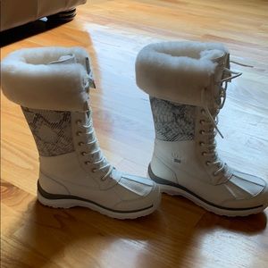 Ugg adirondack tall boot (NWOT!!) WEATHER PROOF!!